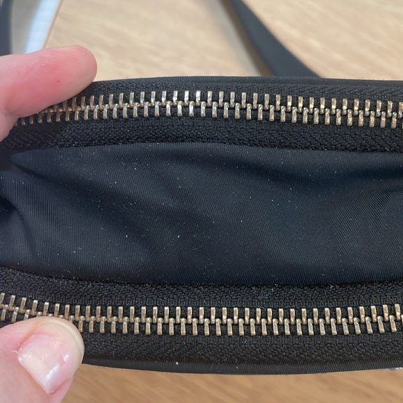 Lululemon - crossbody camera bag 2L black and silver - Picture 10 of 14